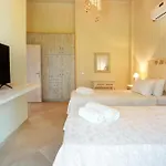 Theoni سامي