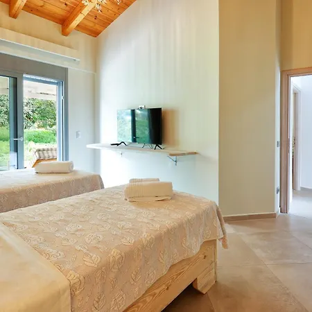 Villa Theoni *
